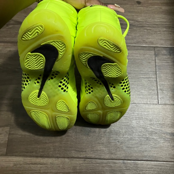 Authentic Nike foamposite shoes size 6y - Picture 3 of 5